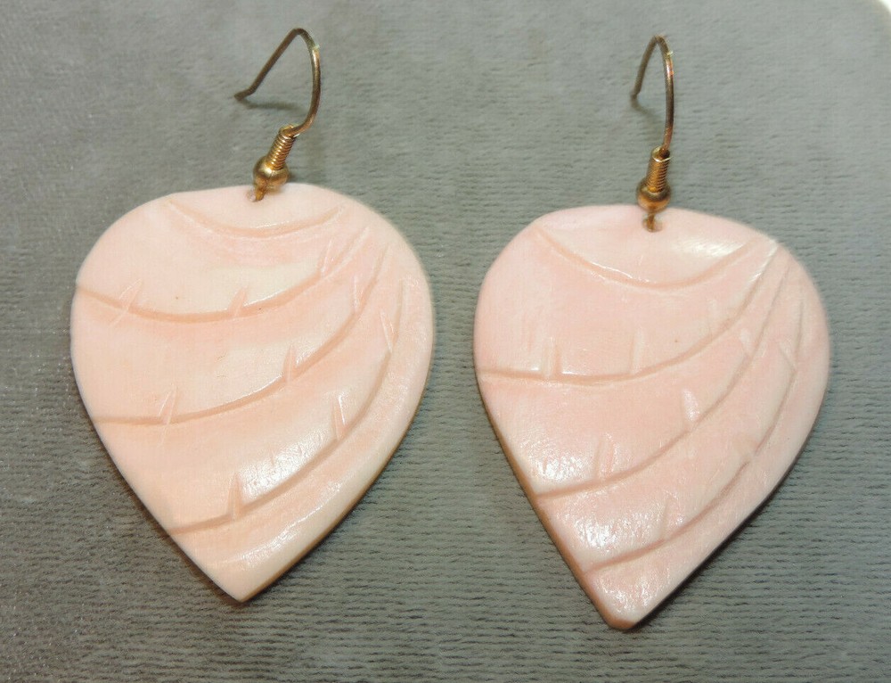 Carved Pink Shell Heart Leaf design Dangle Hook Pierced Earrings Ch 76.2