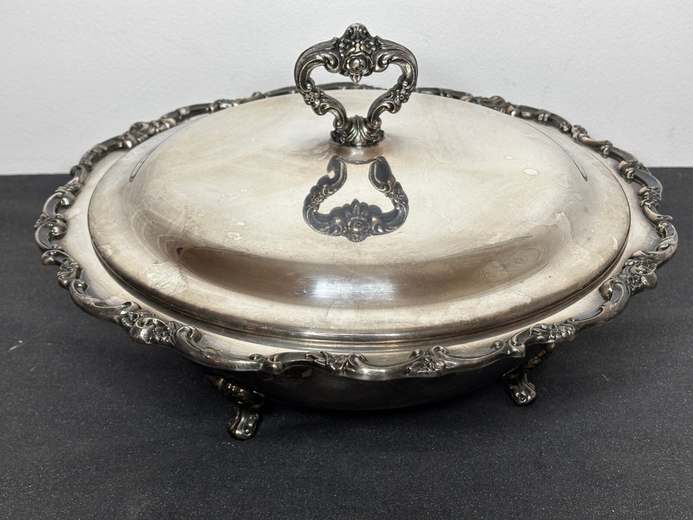 Lunt (Modern Victorian) 12" Silverplate Covered Casserole Dish w/ Divided Pyrex