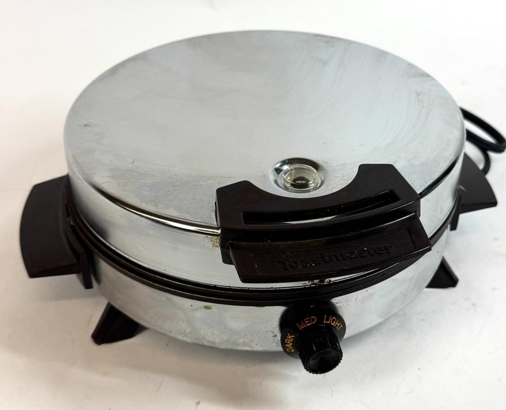 Toastmaster Model 442A Chrome Round Single Belgian Waffle Maker Baker WORKS