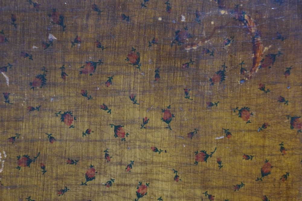 Mid Century Walnut Floral Rose Tea Side Table w Pull Out Tray 19"