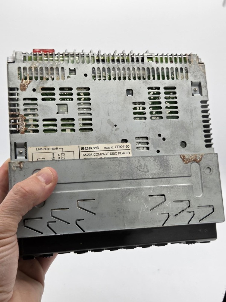 Vintage Sony FM/AM COMPACT DISC CD PLAYER MODEL NO. CDX-1150 UNTESTED