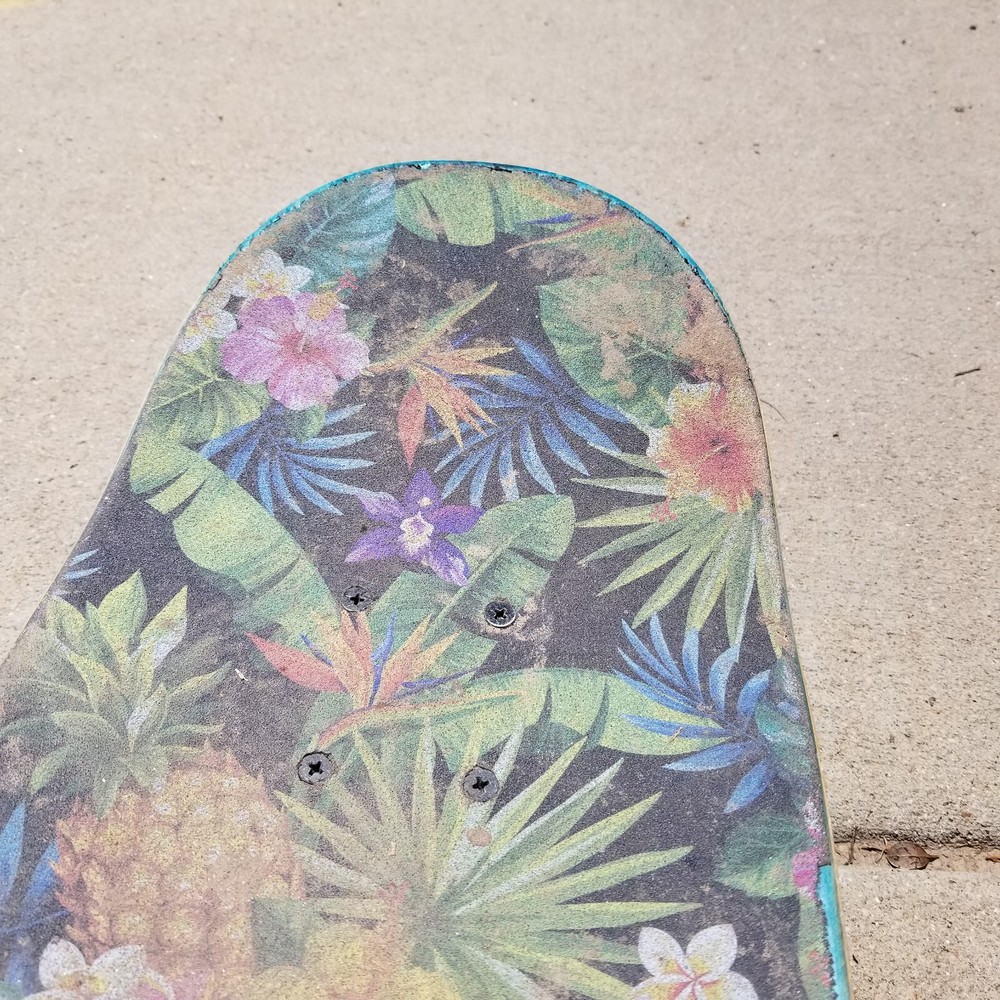 Skateboard 8" X 32"Complete Mini Logo? Slant Trucks