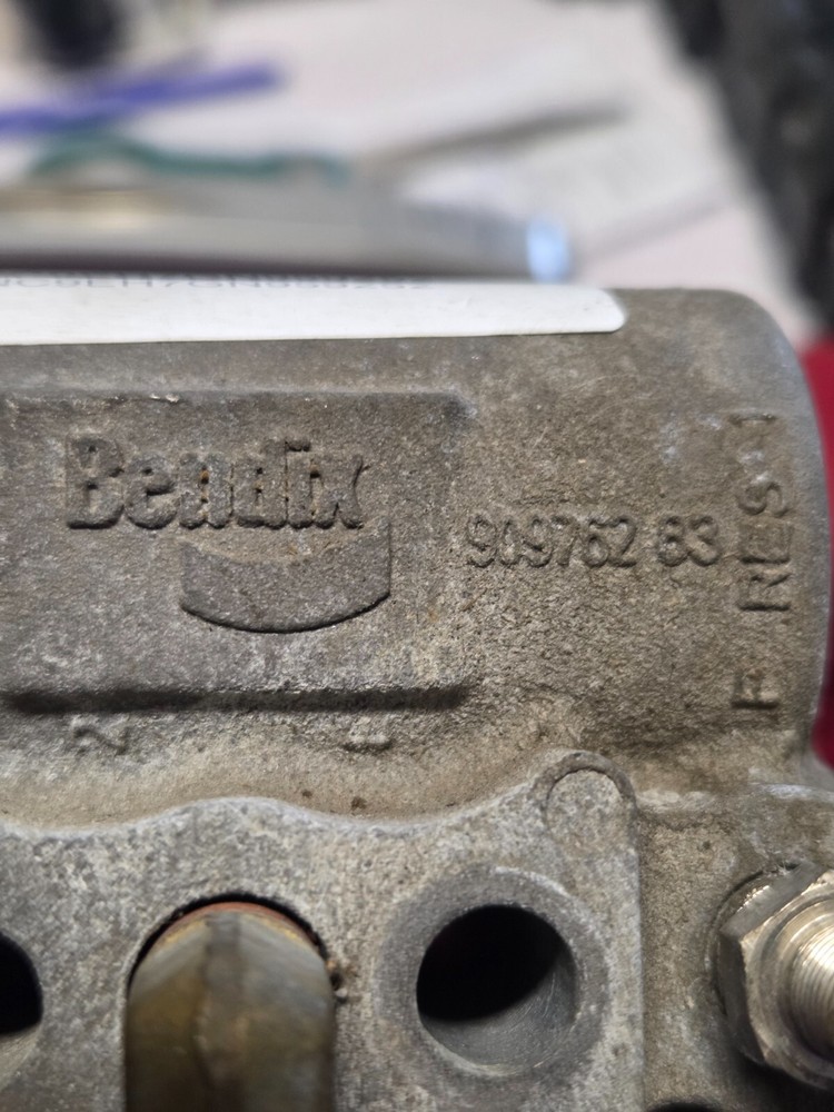 OEM Bendix Air Compressor Governor K025894, 909762 83