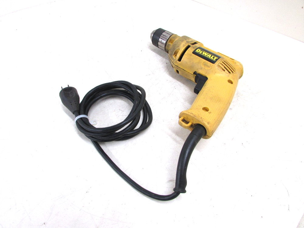 DEWALT DW106 3/8" VARIABLE SPEED REVERSING DRILL, KEYLESS CHUCK