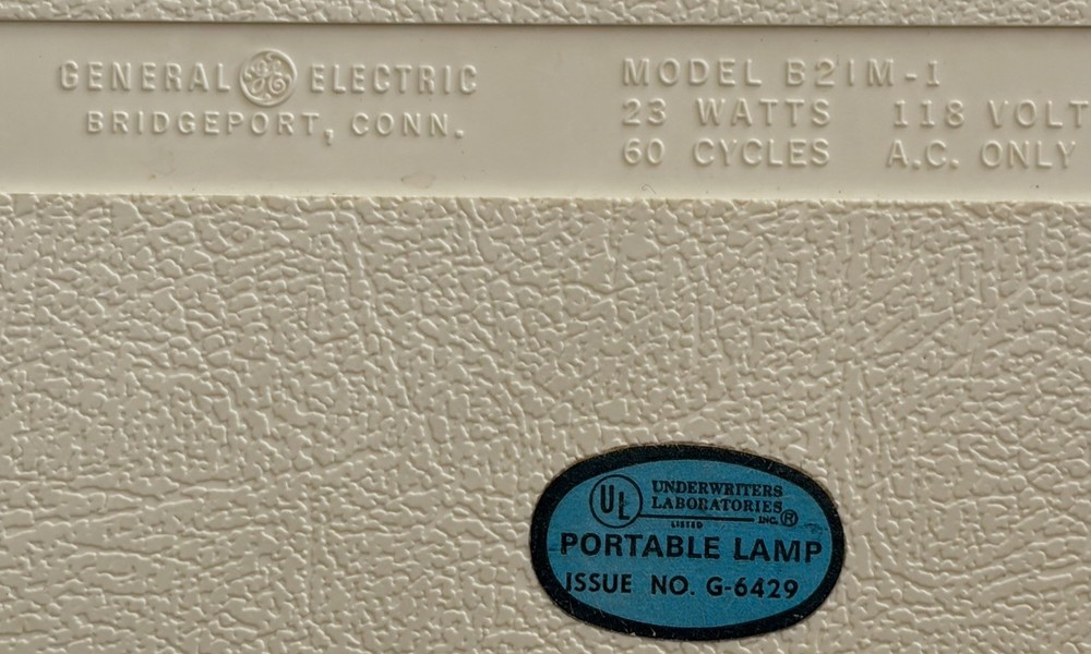 1978 GE General Electric Lighted, 2 Side, 4 Setting Makeup Mirror B21M-1 Works!