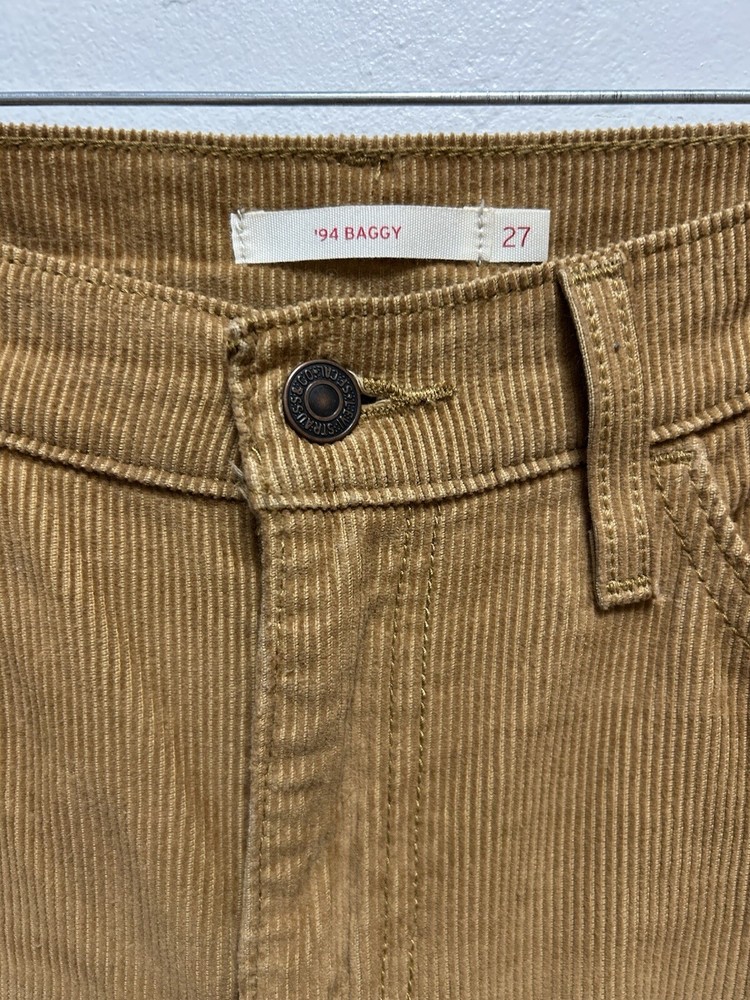 Levi’s Courtesy Khaki Pants Size 27