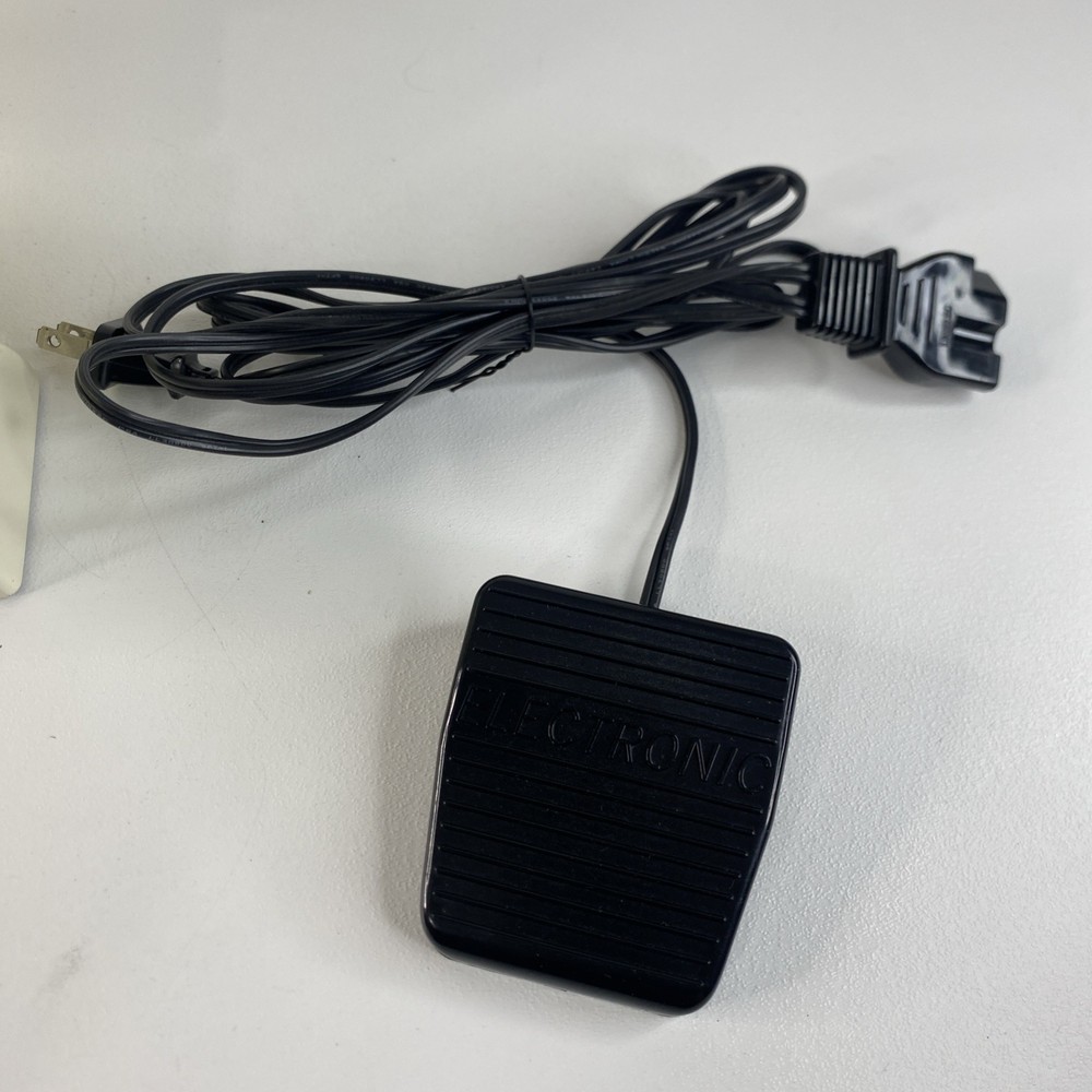 Vintage White 8000 Computerized Sewing Machine With Pedal Tested