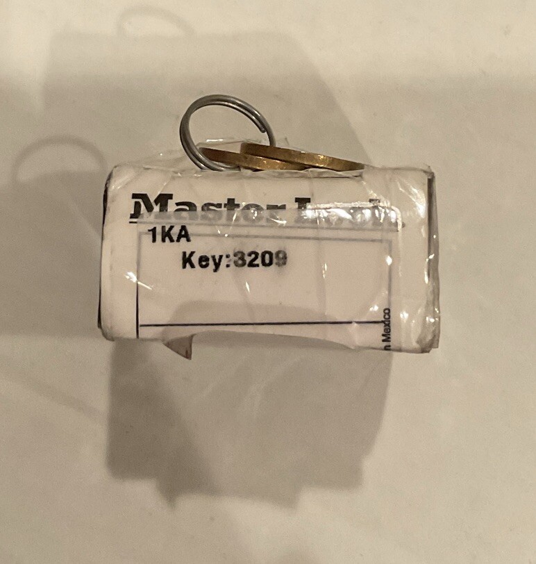 Master Lock Padlock 1KA Key: 3209 - Comes With 2 Keys Packaging May Vary