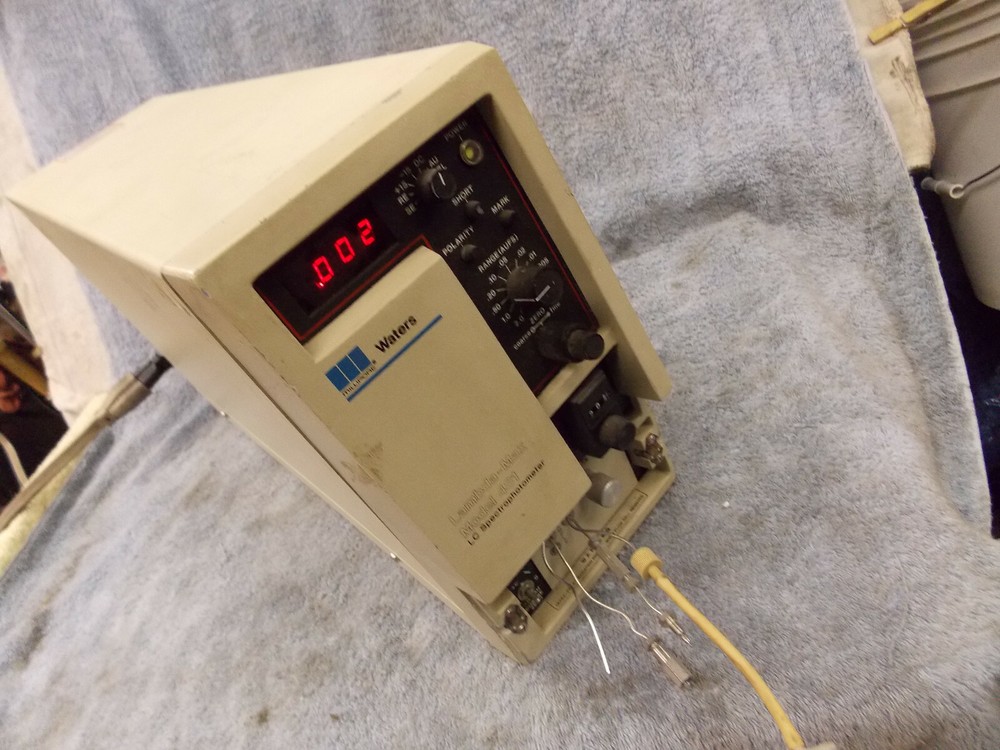 Waters Millipore Lambda Max 481 LC Spectrophotometer Variable Wavelength Detect