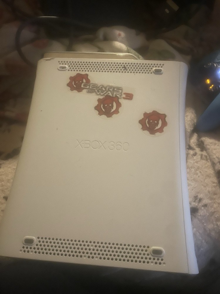 Microsoft Xbox 360 White with 20gb HDD with No Cables No Controller Tested Good