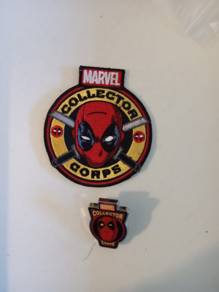 MARVEL COLLECTOR CORP DEADPOOL PATCH & PIN