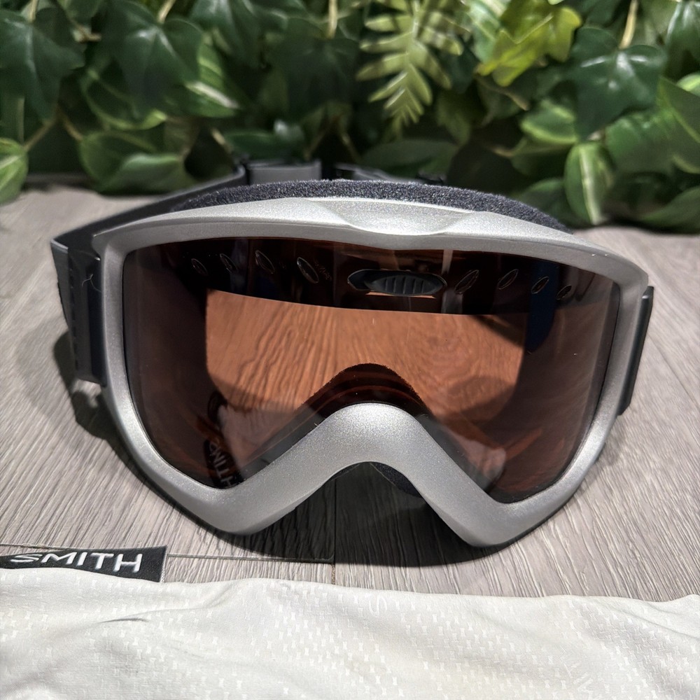 Smith Optics Ski Goggles Silver Frame Amber Lens Snowboard With Cloth Bag