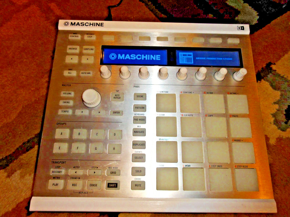 Native Instruments MASCHINE MK2 White – Powers On – No Software for Full Test