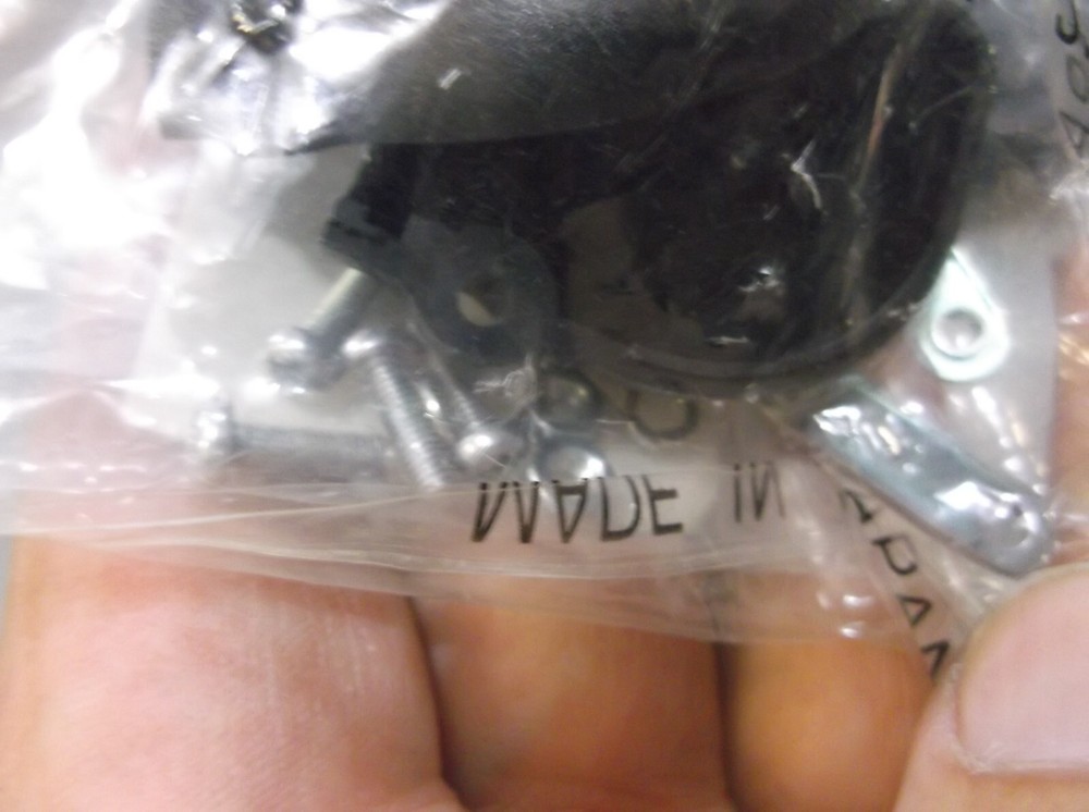 NEW IN PKG DENSO 410877-0180 L-TYPE PLUG CONNECTOR (BIN82)