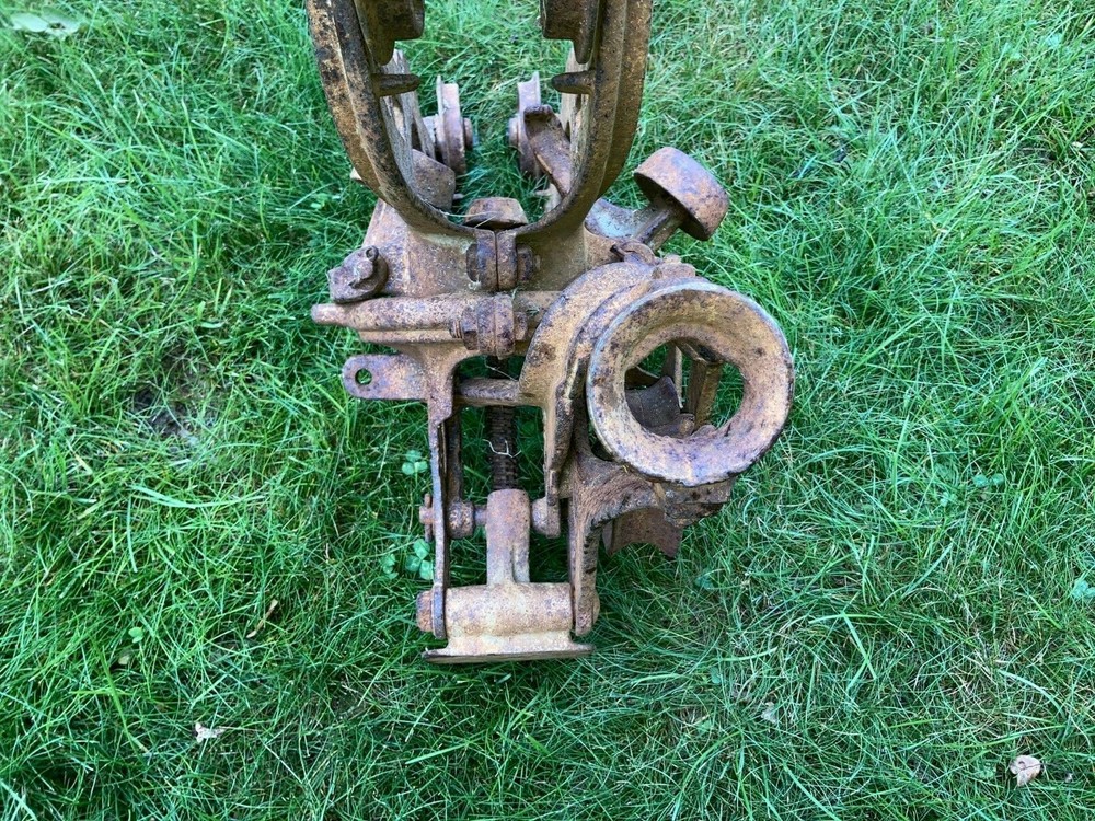 Antique Cast Iron Right Angle Fork & Sling Elevator Hay Unloader Trolley Pulley