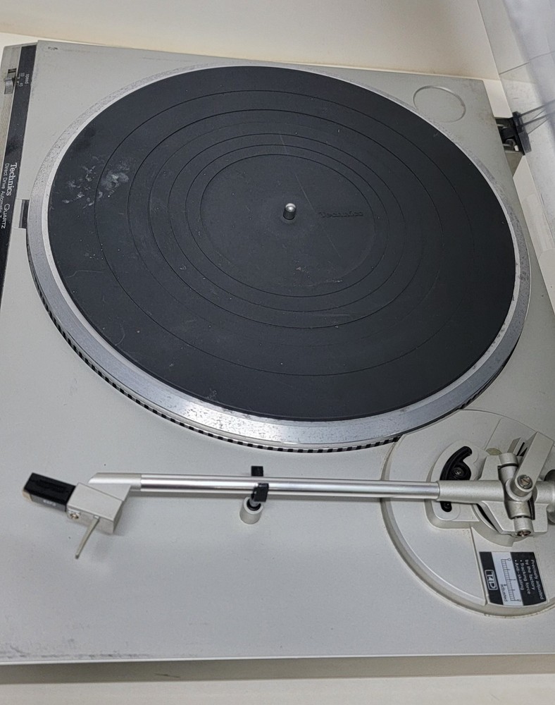Technics SL-Q200 Direct Drive Turntable Quartz Lock Tested & Working
