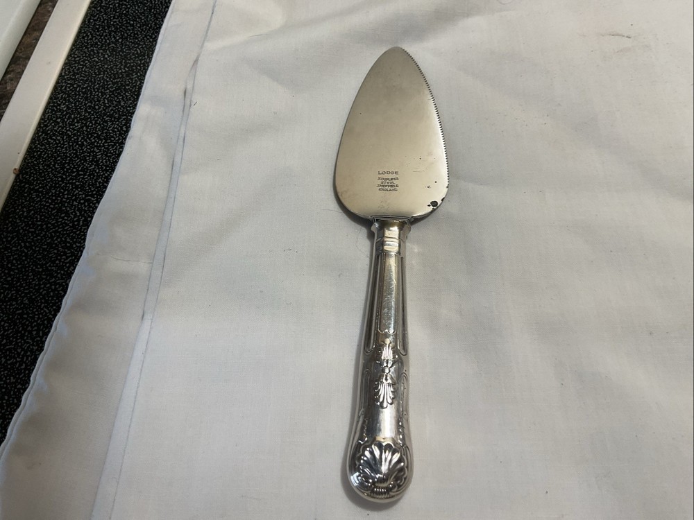 Lodge Stainless Cheese Server Sheffield England Shell Pattern
