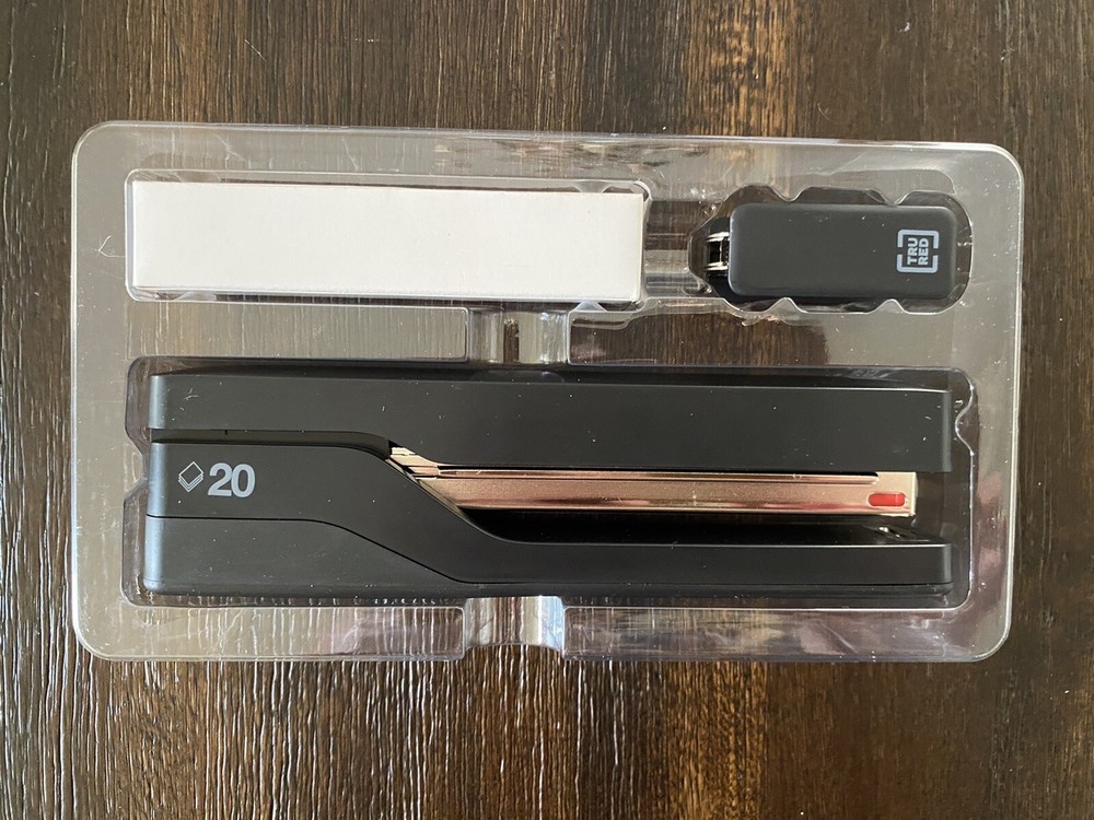 TRU RED Stapler kit #58081. Includes: 20 sheet stapler, staple remover, staples