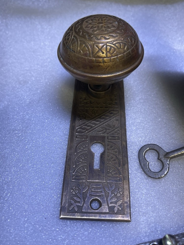 Antique Set Of Reading Hardware Co. Windsor Design Brass Knobs