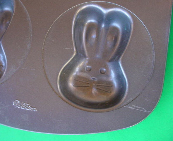 WILTON EASTER BUNNY Rabbit EGG Cake Pan Mold