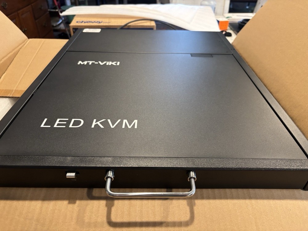 MT-VIKI Rackmount KVM LED Console 17.3" HDMI 8 Port 8x1 1U for Server Data Cente