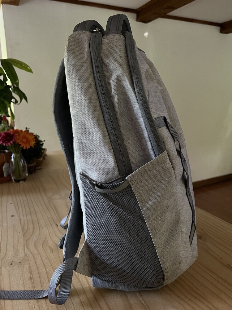 the north face vault backpack Gray