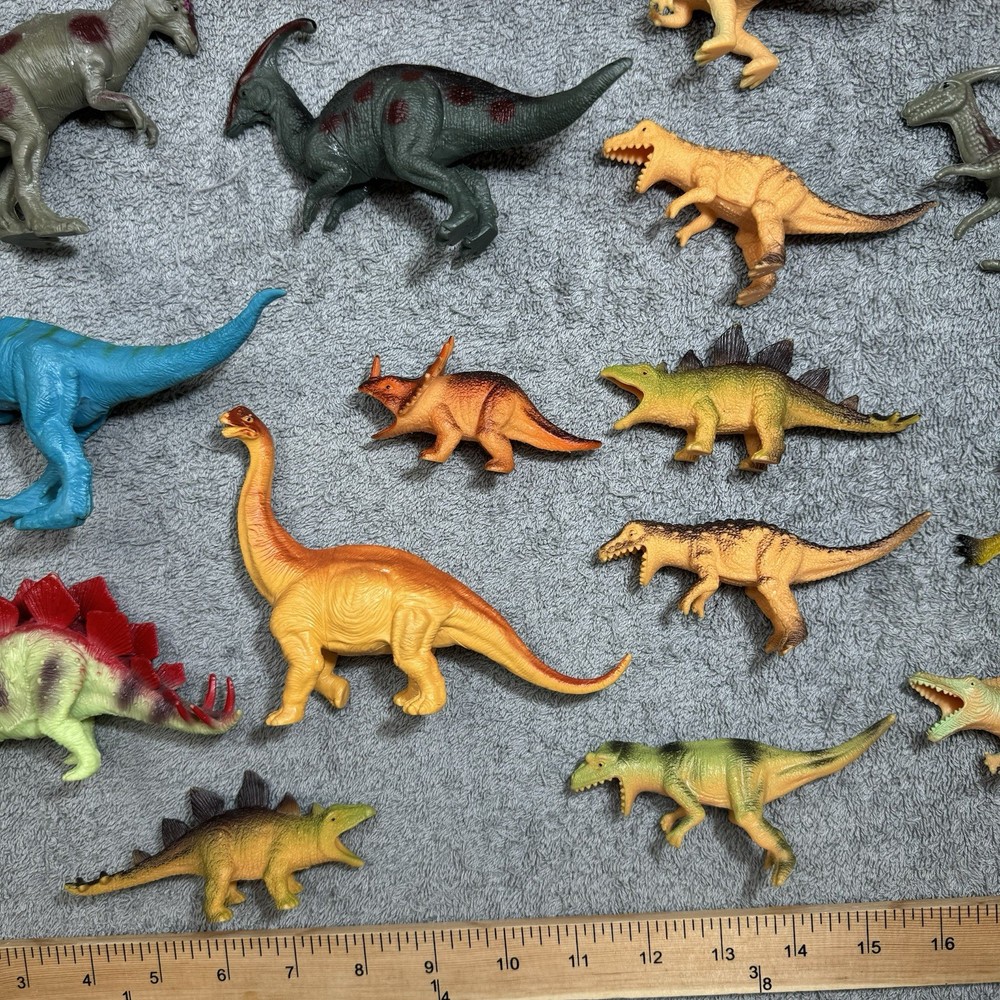 Random Dinosaur Toy Plastic Figures Lot 20+ Dinosaurs