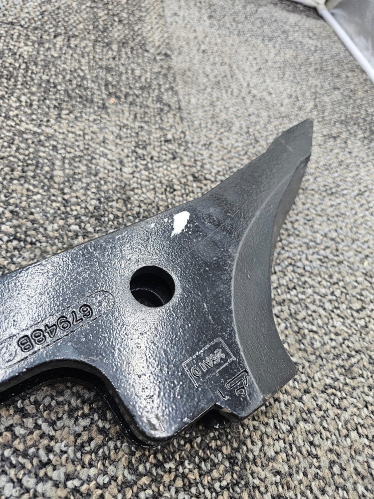 Unverferth 67948B Zone Builder Ripper Point, Black Fits 3/4" Shank