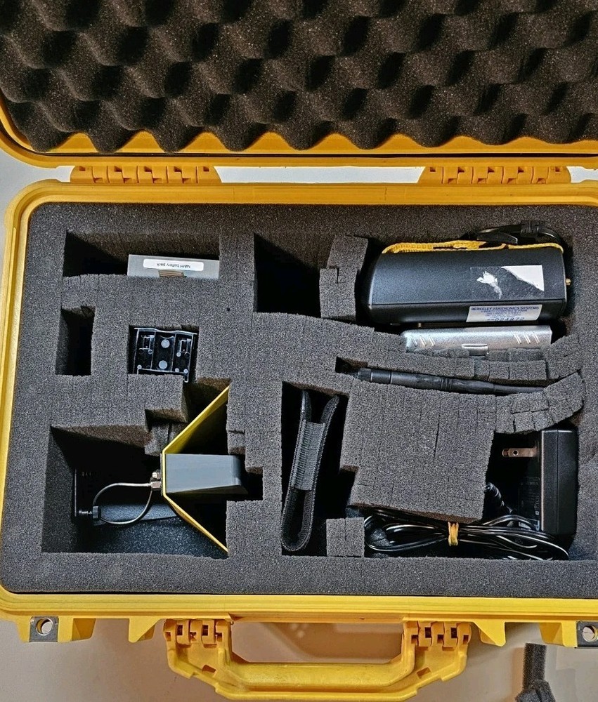 Berkeley Varitronics Systems Yellow Jacket 802.11 Wifi B Receiver In Hard Case