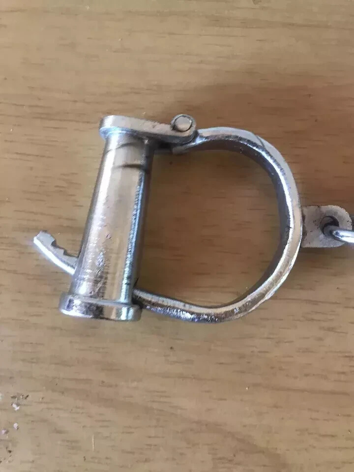 Cast -Iron Handcuffs Silver Working Bethlehem Handcuff With key