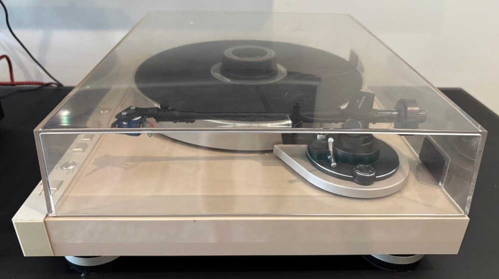 Harmon Kardon T60 Turntable (Shipping Included)