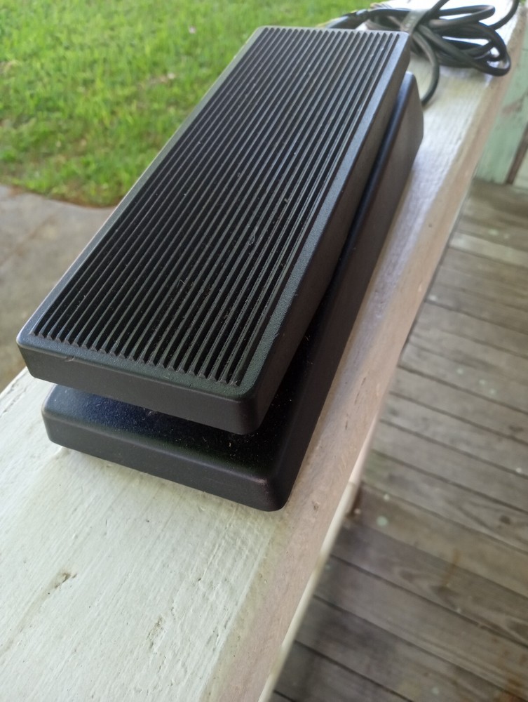 volume pedal for musical instruments