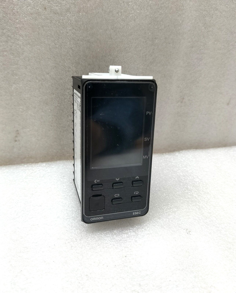 OMRON E5EC-RX2ASM-000 DIGITAL TEMPERATURE CONTROLLER