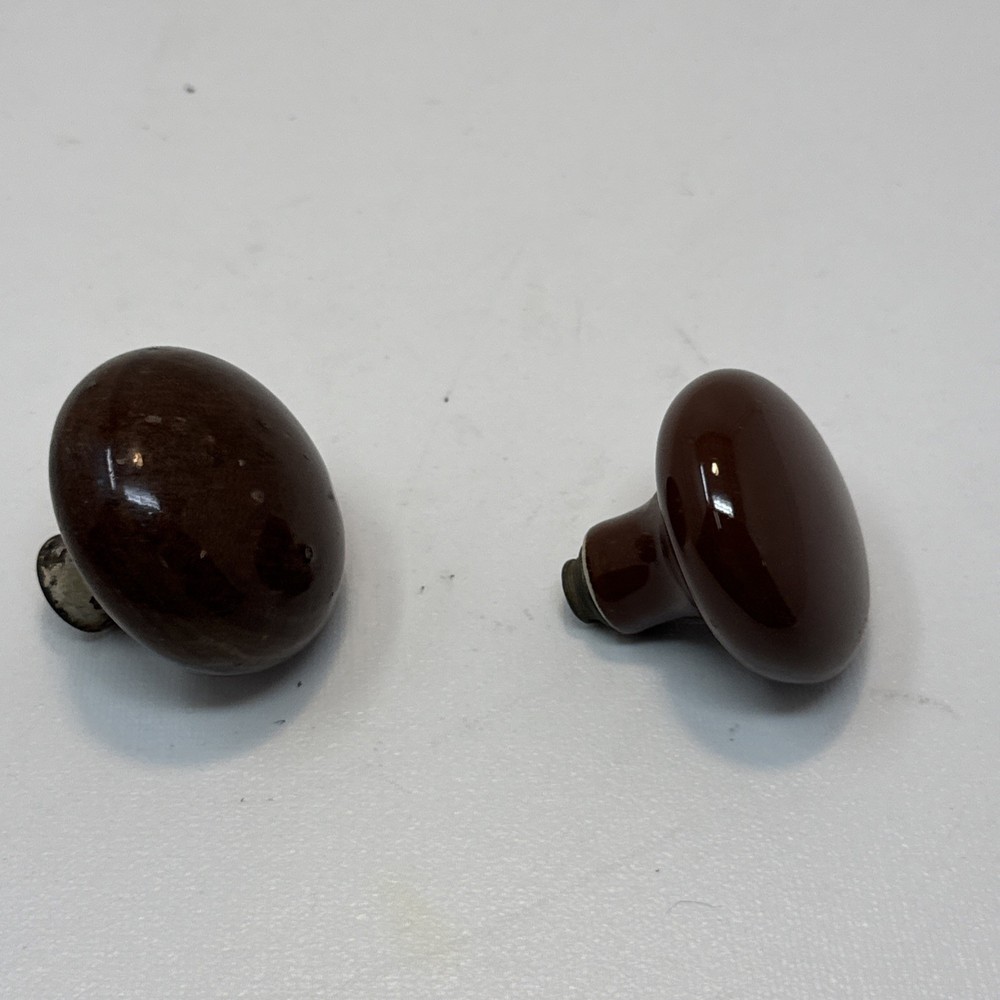 2 Vintage Brown Knobs
