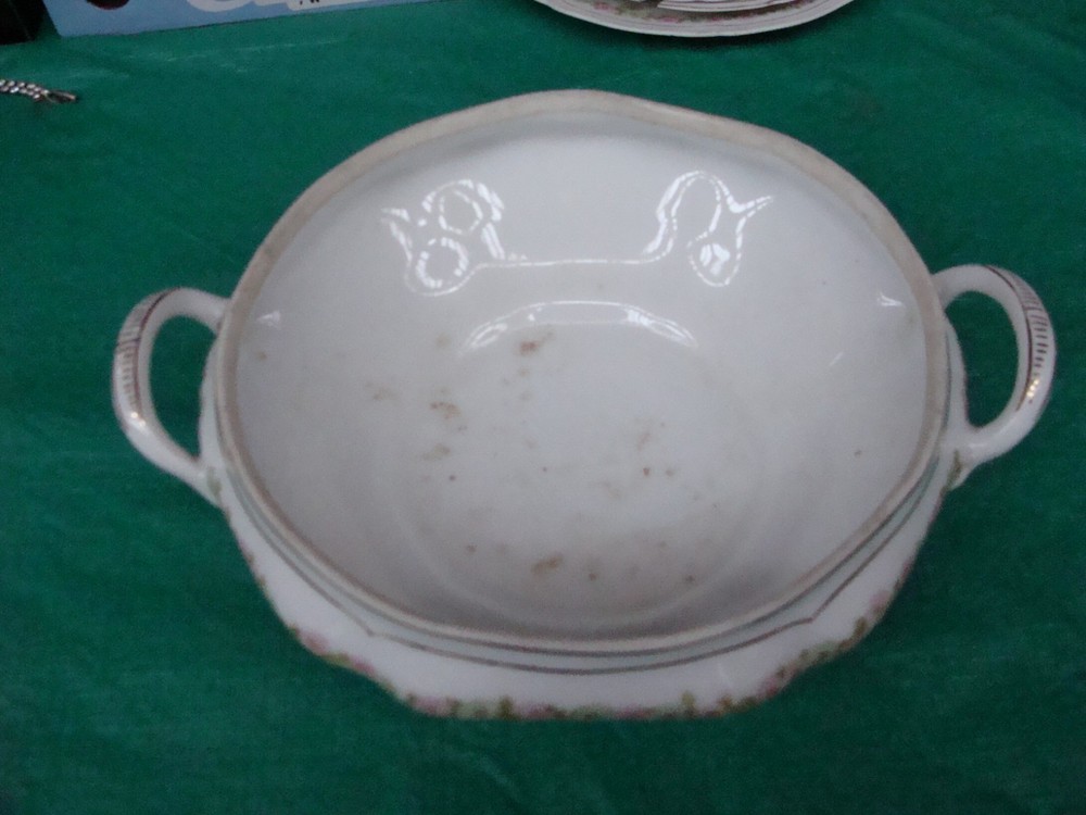 Munich 9" covered dish with lid