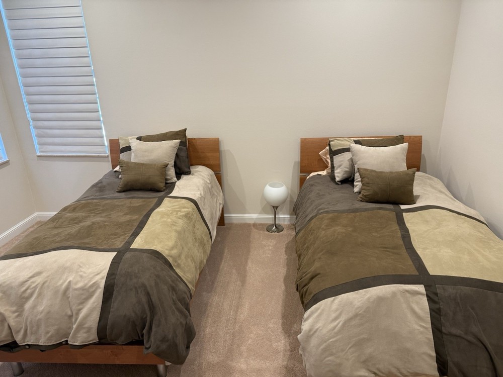 2 Twin Size Bed