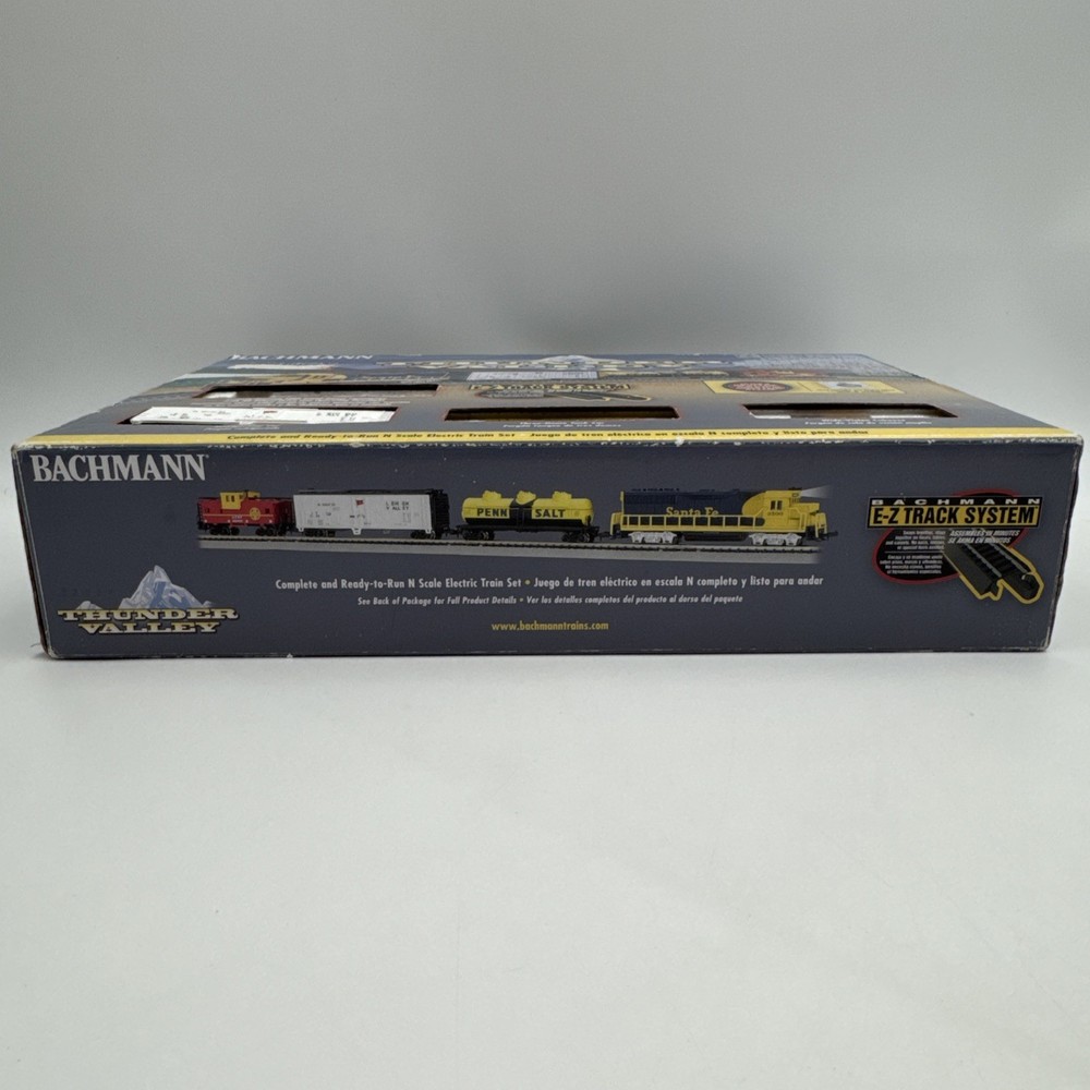 BACHMANN N SCALE THUNDER VALLEY SANTA FE FREIGHT SET train diesel freight 24013