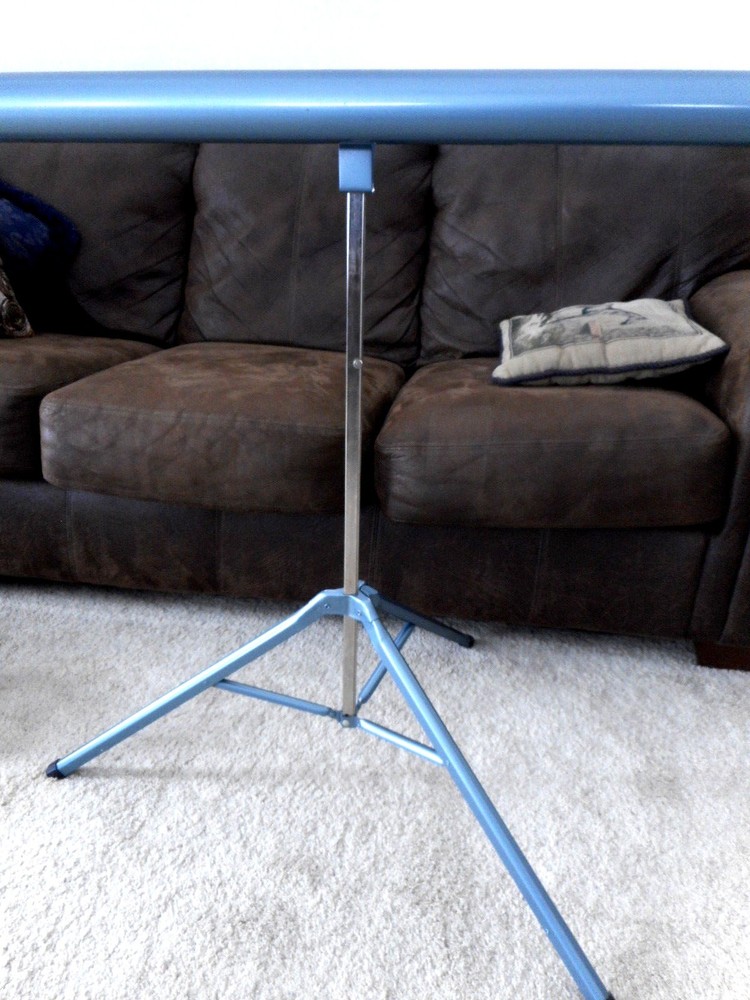 Aurora Conqueror White Pull Down Projector Screen Pre Owned W 39.5