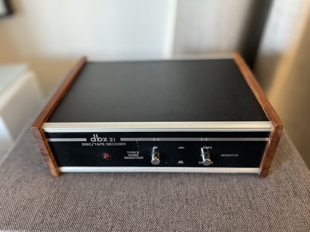 Vintage DBX 21 Disc/ Tape Decoder Noise Reduction Model 21 USA Made 240v