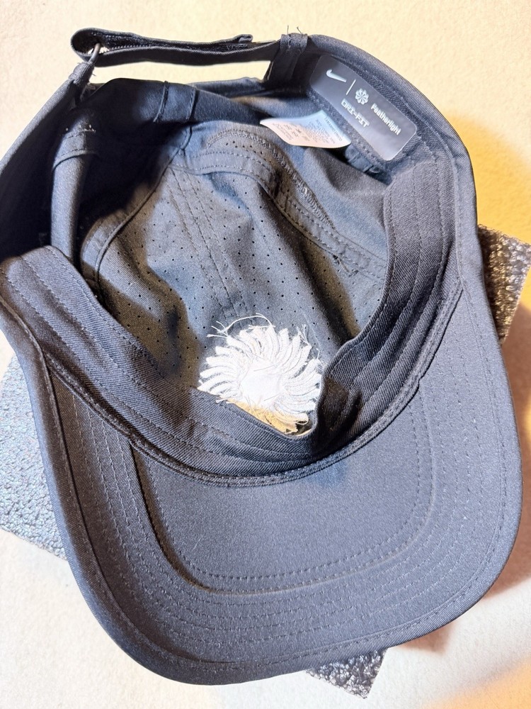 Nike Dri Fit Featherlight