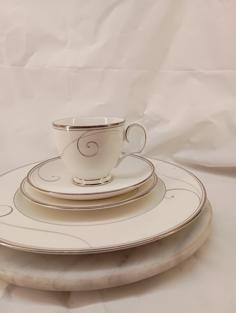 Noritake Platinum Wave 4 PC Place Setting Cup Saucer Dinner And Bread Plate EUC