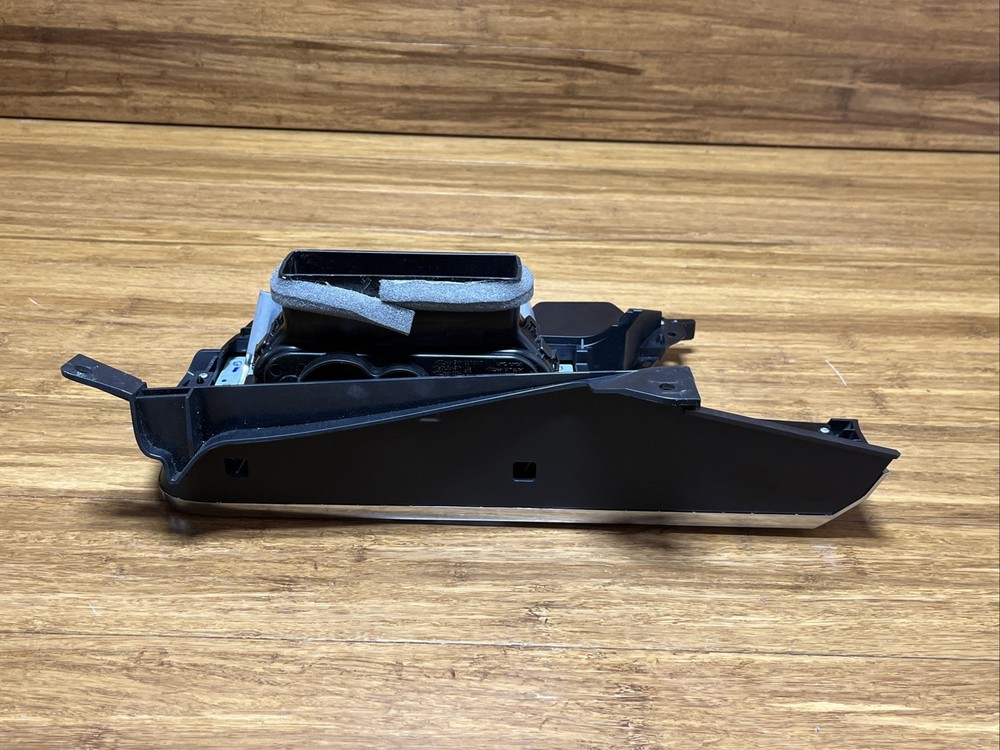 2020-2024 Chevrolet Corvette C8 Info Nav Display Screen Vent Assembly OEM *NOTE*