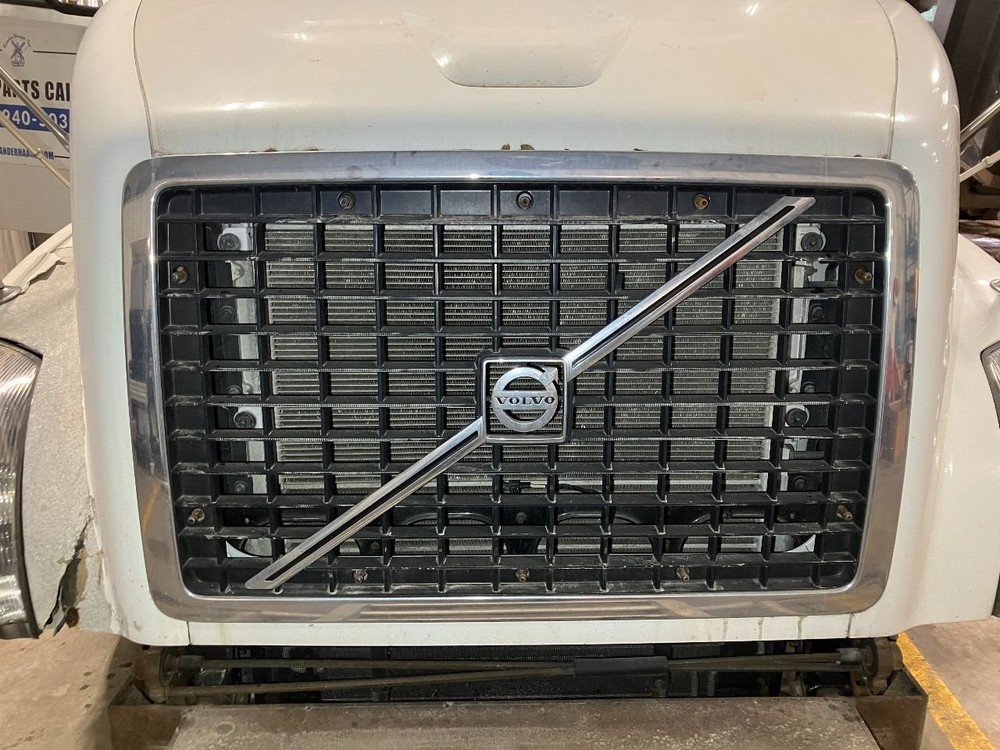 2003-2017 Volvo VNL Grille - Used