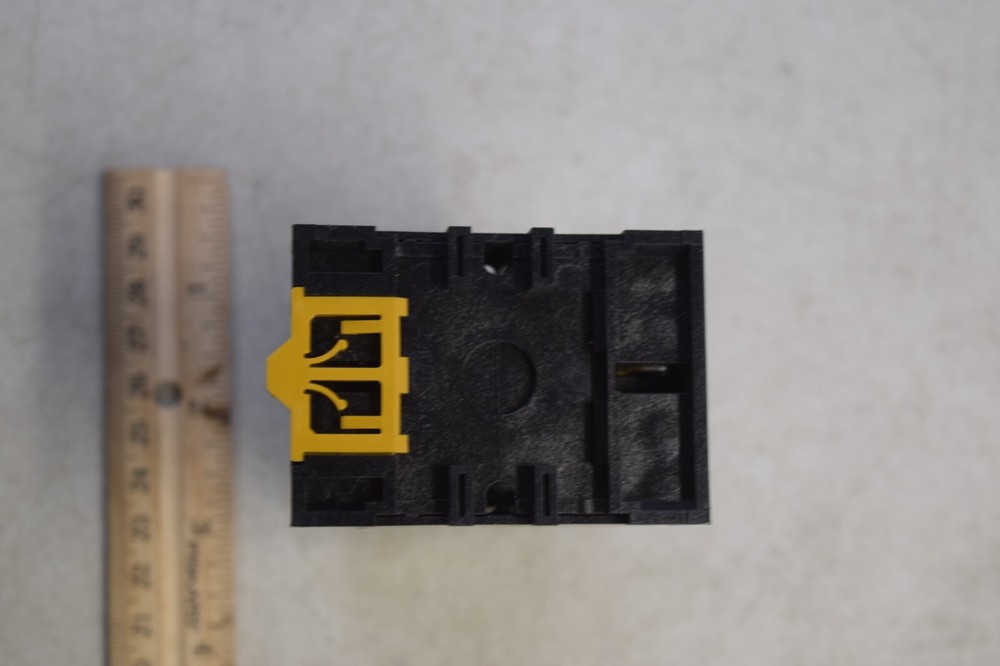 Omron H3CR-A Timer Module with Omron P2CF-11-E