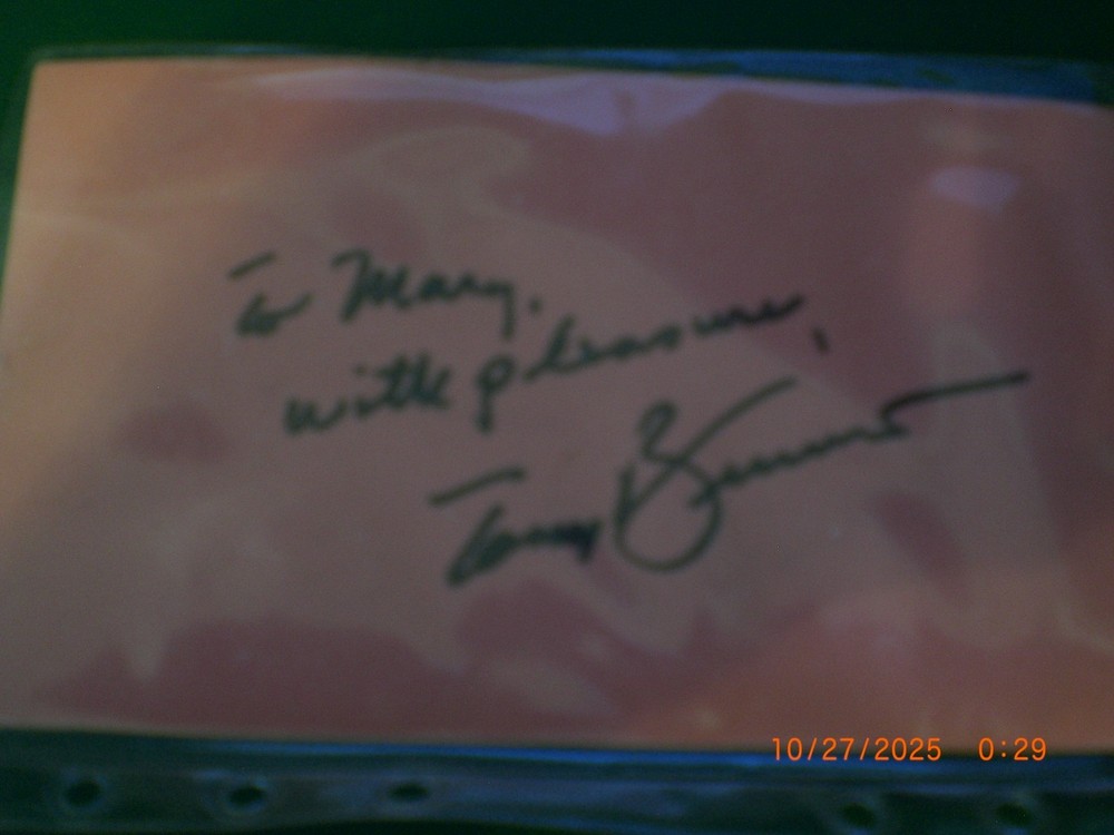 Tony Bennett signed autograph On pink paper