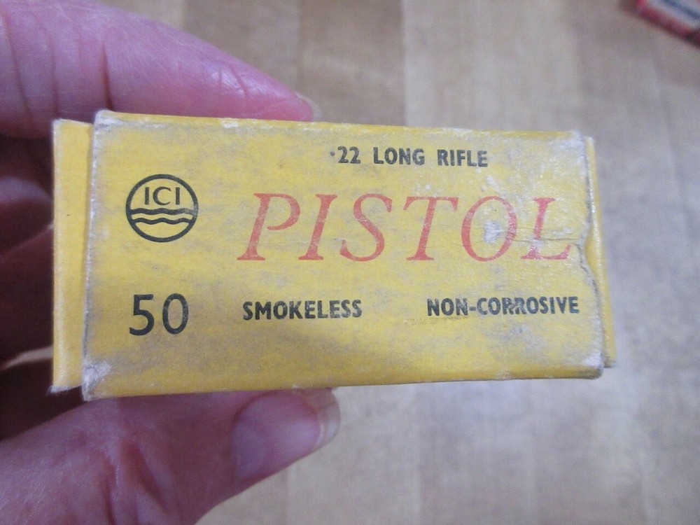Empty Ammo Box I C I 22 LR England   G-12 (W11)