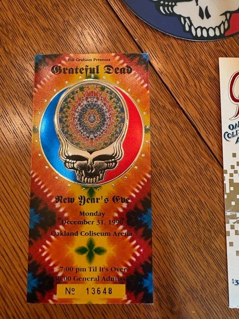 Grateful Dead Bundle ; 3 AUTHENTIC HANDBILLS, 3 DEADHEAD STICKERS(1 LARGE), +