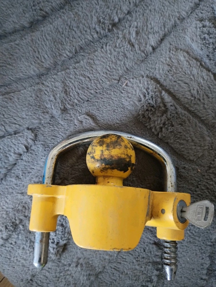 caravan or trailer hitch lock with 1 key (B6)