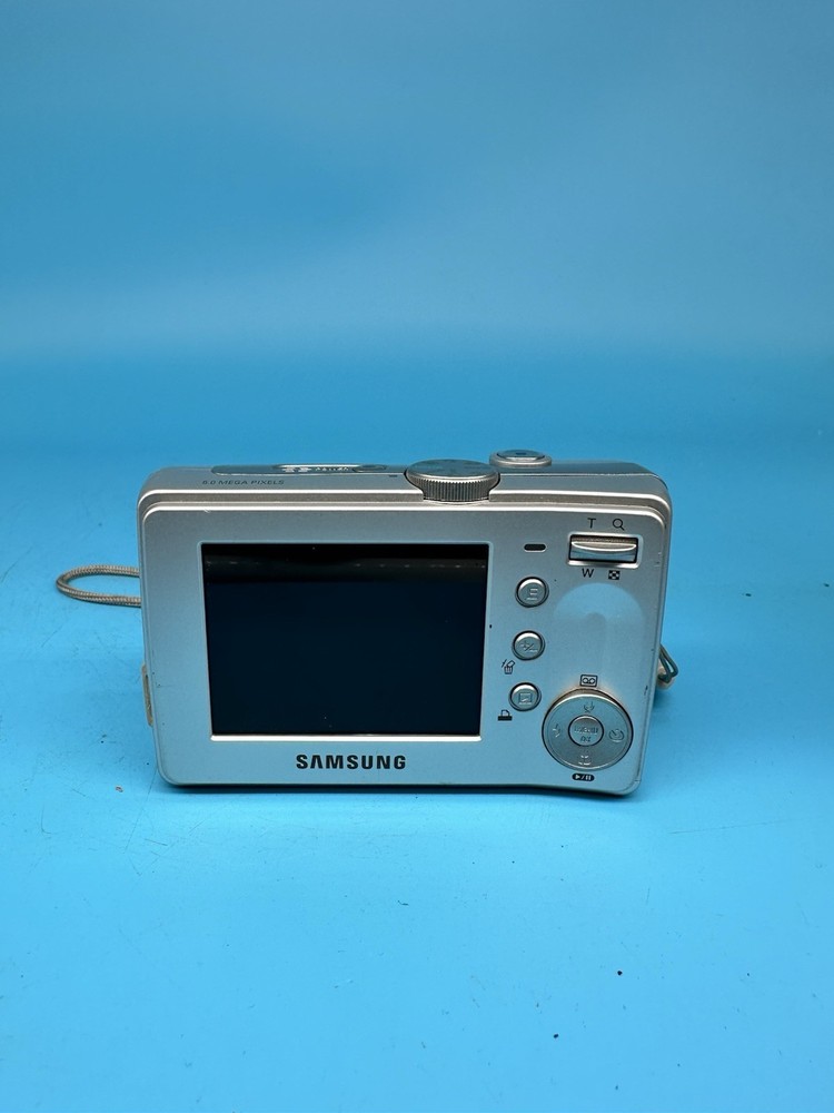 Samsung S630 6.0MP Digital Camera, Silver - Tested & Working