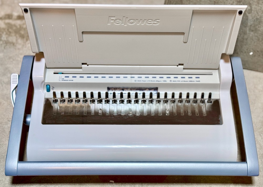Fellowes Star+ 150 Manual Punch & Comb Binding Machine CRC 52173
